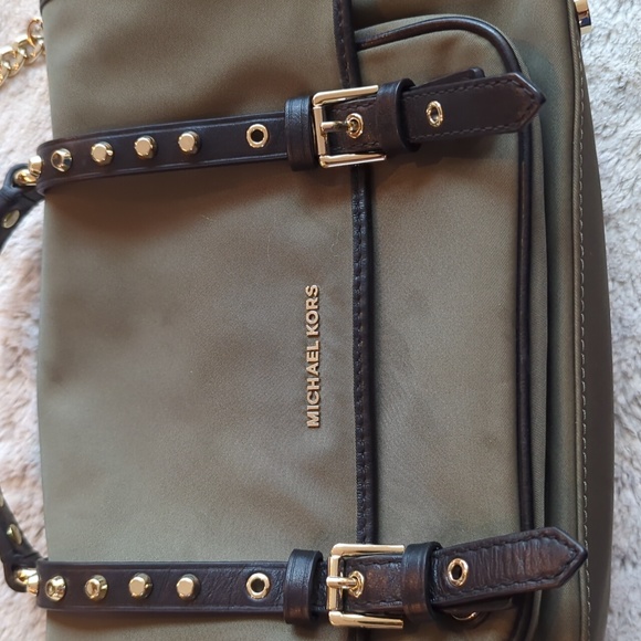 Michael Kors Leila Nylon Leather Trim Flap Messenger Crossbody Olive Green Bag - Picture 5 of 9